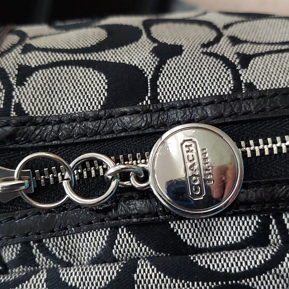 Coach Jacquard & Leather Gallery Tote EUC - Picture 13 of 15